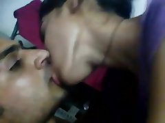 Indian, Kissing